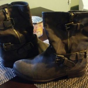 Women's leather boots